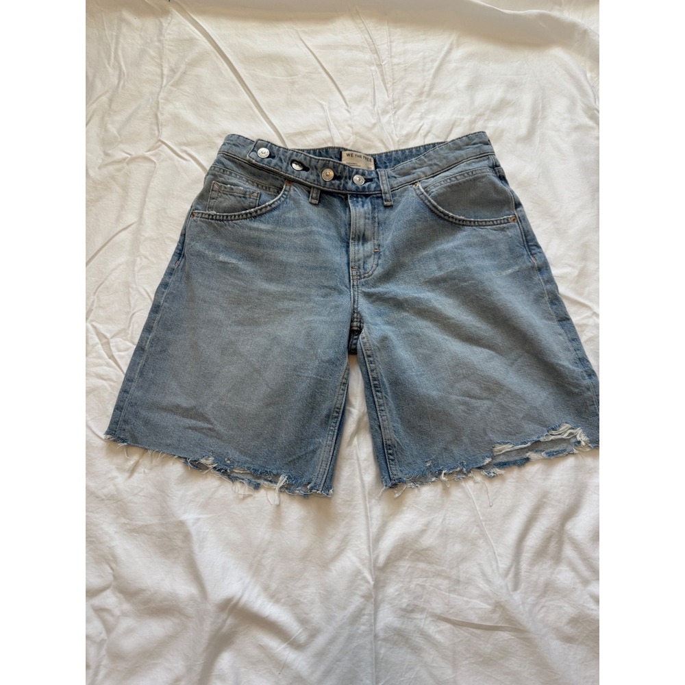 We The Free Free People Denim Shorts Light Wash Raw Hem Bermuda Size 28 - Picture 3 of 3